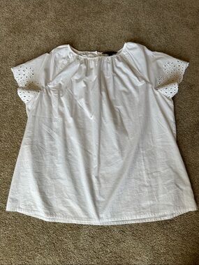 NWT Brooks Brothers White Eyelet Sleeve Cotton Blouse. Size 8